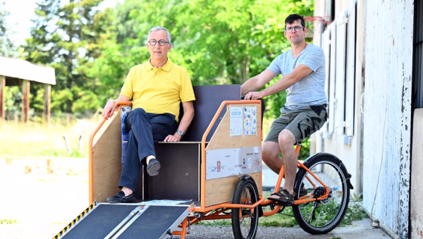 Jean-François Deléris, qui a suivi le projet pour Monta’Vélo et Tifen Rabineau, patron de Miel d’Ours.DDM Manu Massip